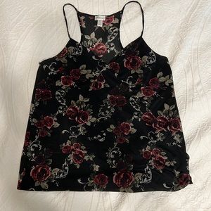 Floral going out top. Vneck size small